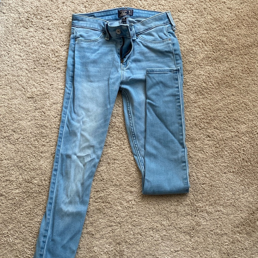 Abercrombie & Fitch low rise jean leggings.